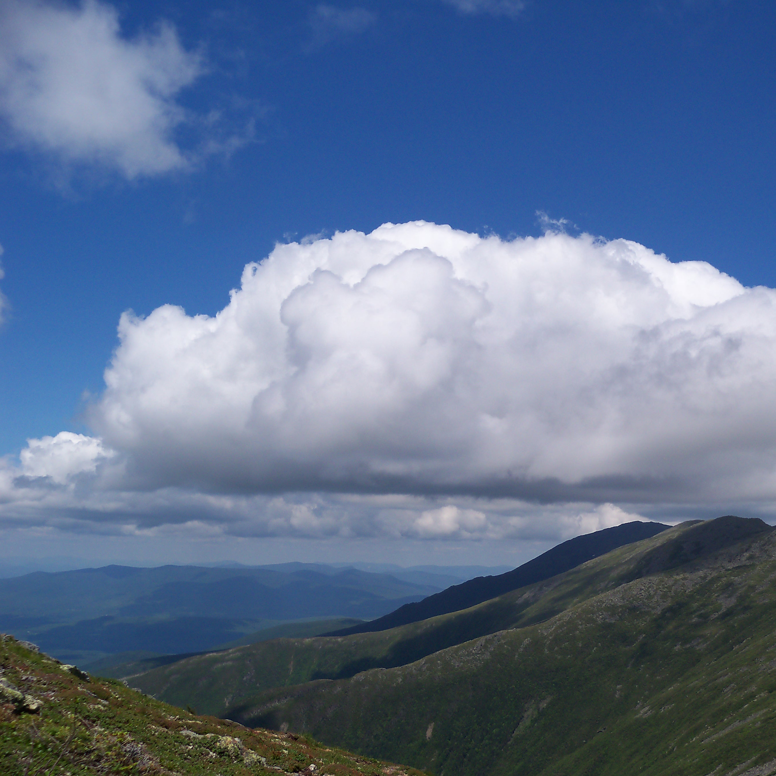 A view of the white mountains cloud